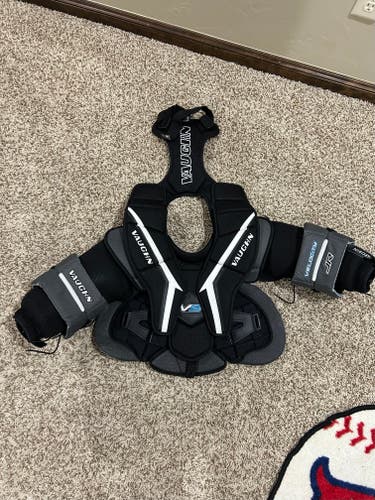Small / Medium Vaughn V9 Pro Carbon Goalie Chest Protector (Used)