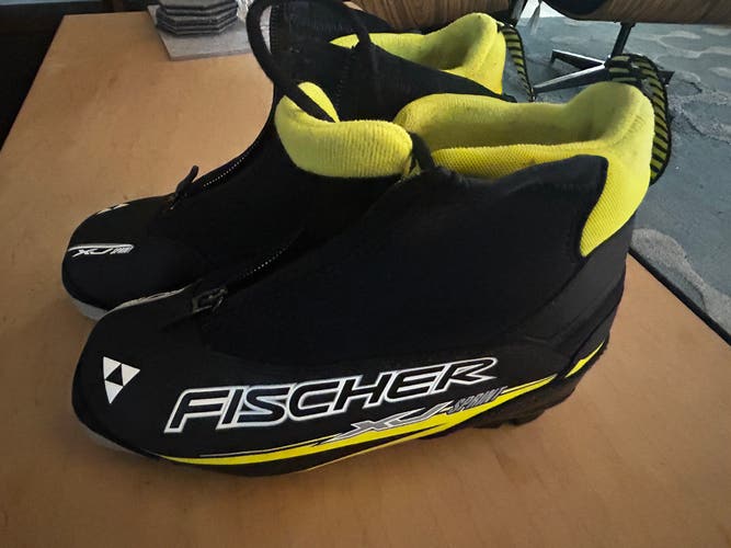 Classic SNS Size 3.5 Fischer XJ Sprint Cross Country Ski Boots (Used)