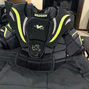 XL Vaughn Ventus LT75 Goalie Chest Protector (Used)