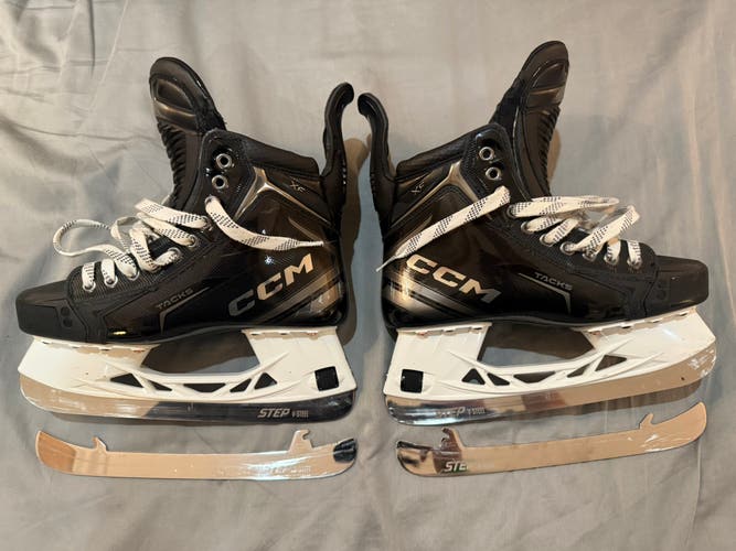 CCM Tacks XF Hockey Skates Regular Width 6.5 (Used)