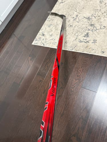 Junior Bauer Hyperlite 2 Right Handed Hockey Stick P92 Pro Stock (Used)
