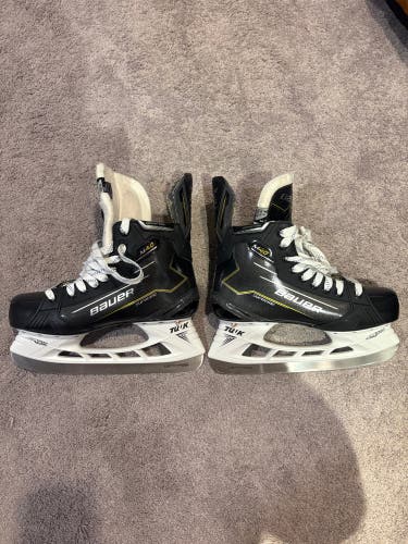 2024 Bauer Supreme M40 Hockey Skates Wide Width 7.5 (Used)