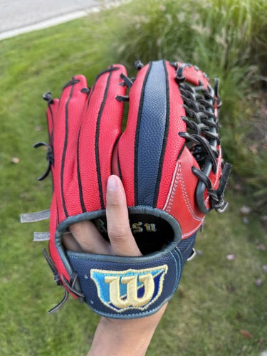 Wilson D8 Staff Outfield Custom Glove