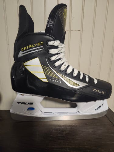 True Catalyst 5 Hockey Skates Regular Width 8.5 (New)