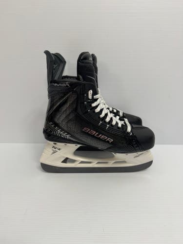 New Size L: 5.75 R: 5.25 Intermediate Bauer Vapor Flylite Pro Stock Hockey Skates