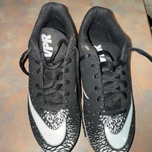 Men's 5.5Y (Big Kids / Youth) Nike Molded Cleats (Used)