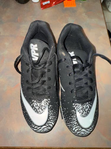 Men's 5.5Y (Big Kids / Youth) Nike Molded Cleats (Used)