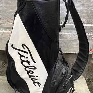 Unisex Titleist Bag (Used)