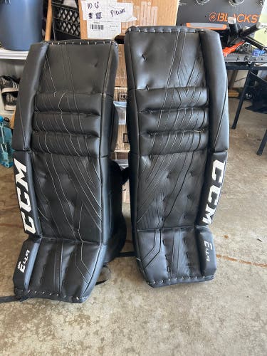 33" 2020 CCM Extreme Flex E4.9 Goalie Leg Pads (Used)