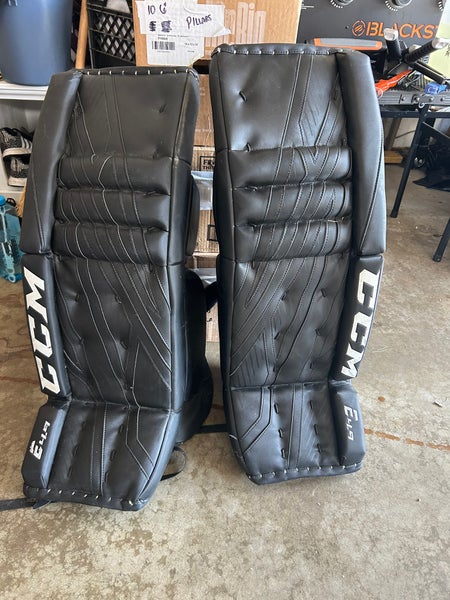 33" 2020 CCM Extreme Flex E4.9 Goalie Leg Pads (Used)