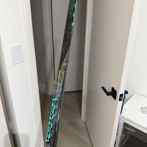 Senior Bauer Twitch Right Handed Hockey Stick P28 (New)