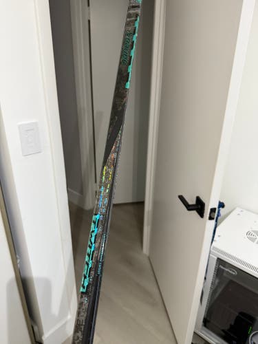 Senior Bauer Twitch Right Handed Hockey Stick P28 (New)