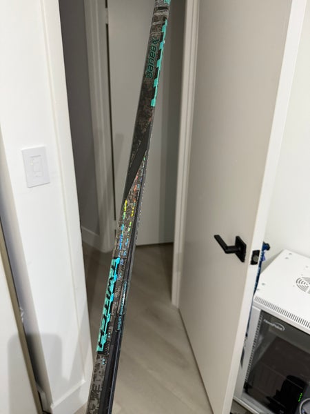 Senior Bauer Twitch Right Handed Hockey Stick P28 (New)