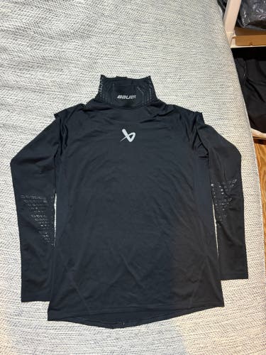Bauer neck guard shirt- Sr. Medium