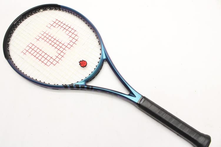 WILSON ULTRA 100UL (VER 4) TENNIS RACQUET (4 1/8) WILSON DEALER DEMO