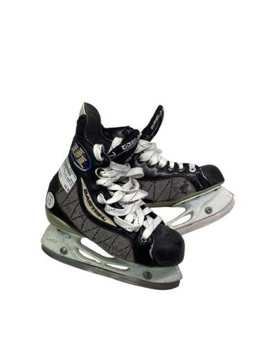 Used Easton ULTRA LITE RAZOR BLADZ Junior Hockey Skate Junior 01.5 11347-S000257553
