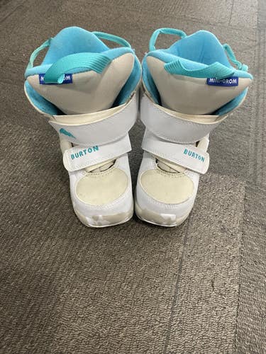 Used Burton MINI GROM Girls Snowboard Boots Carolina Blue Youth 11.0 11614-S000223595