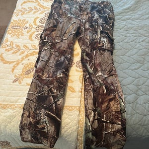 Size 38 Men's Camo Pants (Like New)