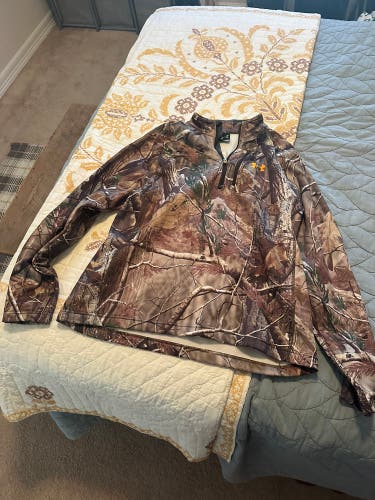 Large Men's camo Shirt (Like New)