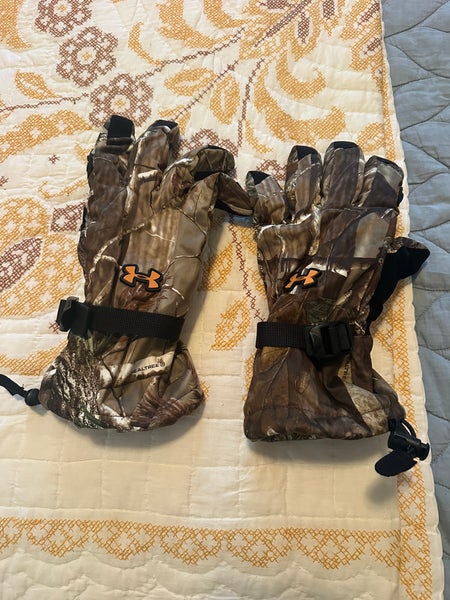 Large Adult Unisex Under Armour Gloves (Like New)