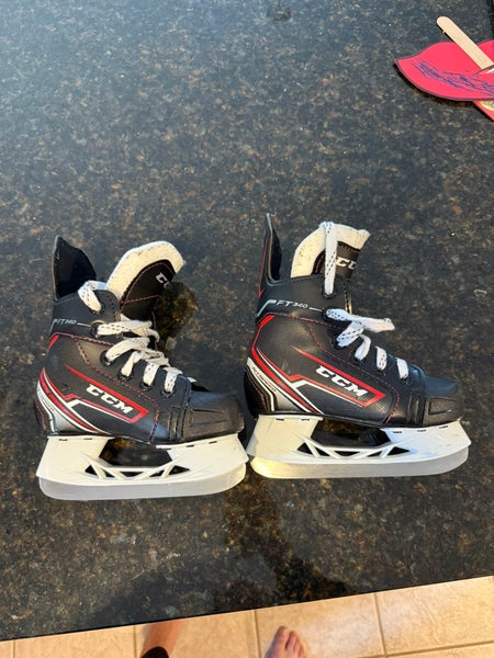 Used CCM JetSpeed FT340 Hockey Skates Regular Width Size 9Y