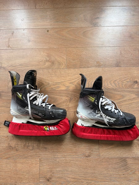 2023 Bauer Vapor Hyperlite Hockey Skates Regular Width Pro Stock 9.5 (Used)