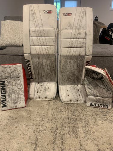 34" 2022 Vaughn Velocity V9 Pro Carbon Goalie Leg Pads Pro Stock (Used)