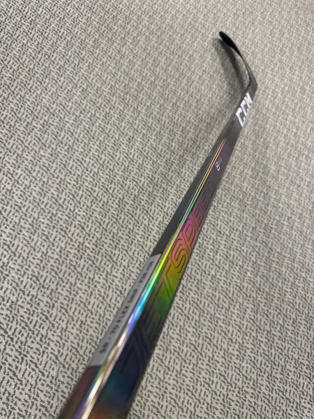 Senior Black CCM JetSpeed FT8 Pro Right Handed Hockey Stick P28+1/4 (New) 70 Flex