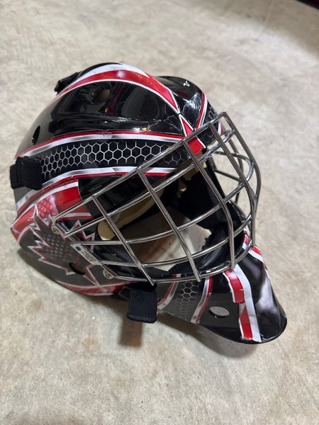 Intermediate 2016 Bauer Goalie Mask (Used)