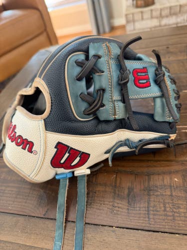 2024 Wilson A2000 RH Infield Baseball Glove 11.25" (Used)