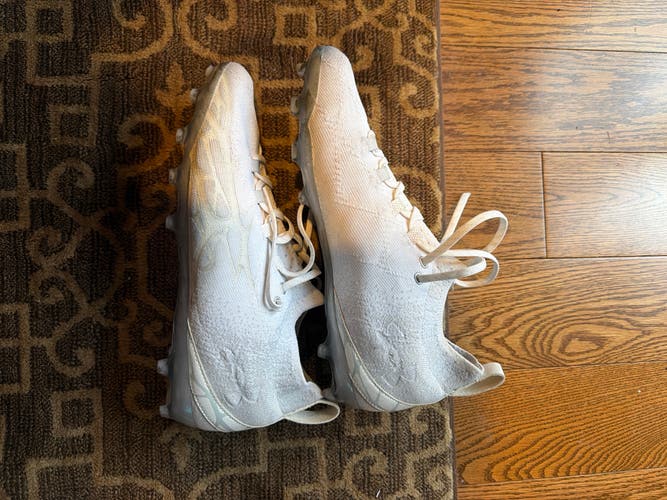 White Men's Size M 11.0 (W 12.0) Adult Under Armour Cleats