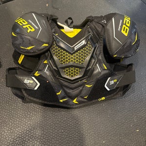 Medium Junior Bauer Supreme 3S Shoulder Pads (Used)