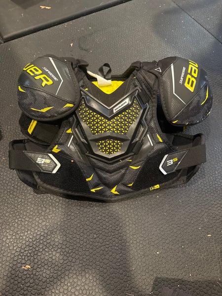 Medium Junior Bauer Supreme 3S Shoulder Pads (Used)