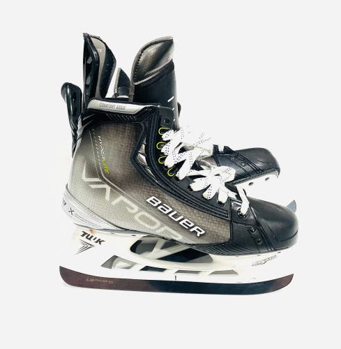 New Bauer Vapor Hyperlite Pro Stock Skates - Size 9 FIT 2