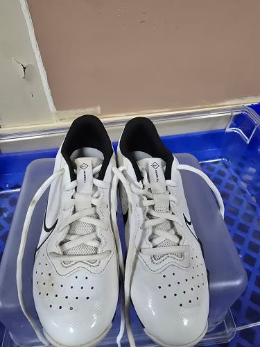 Nike youth size 2 baseball cleat