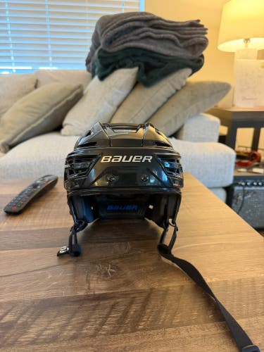 Small Bauer Re-Akt 155 Helmet (Used)