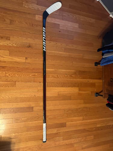 Senior Bauer Supreme UltraSonic Right Handed Hockey Stick P28 (Used)