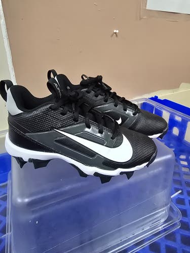 Black Kid's 2Y (Big Kids / Youth) Youth Nike Low Top Molded Cleats (Used)