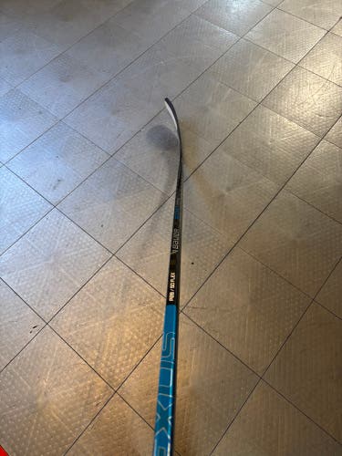Junior Bauer Right Handed Hockey Stick P28 (New)
