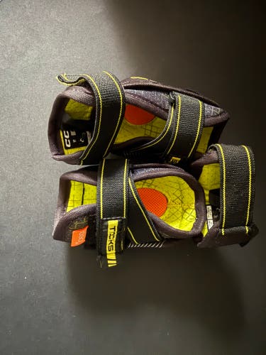 Youth Medium CCM Tacks xf pro Elbow Pads (Used)