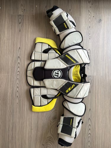 Large/Extra Large Warrior RX3E+ Goalie Chest Protector (Used)