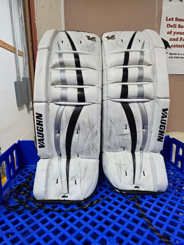 26" Vaughn Velocity V6 Goalie Leg Pads (Used)