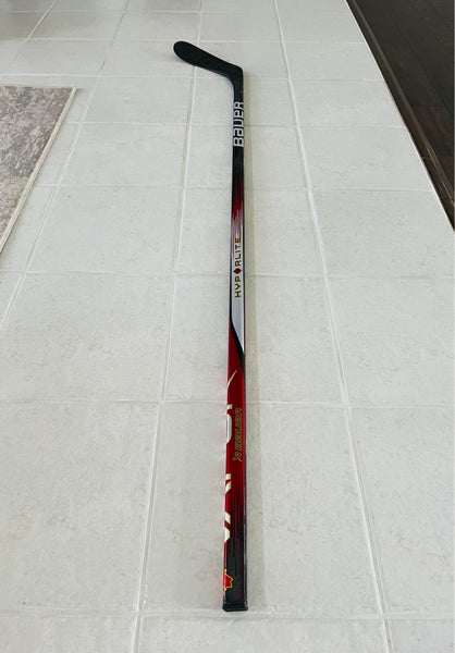 Senior Bauer Hyperlite 2 Canada Hockey Stick P28 (New)