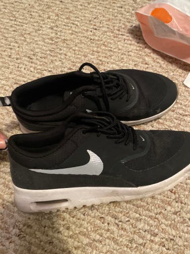 Black Nike air max Women's Size M 8.5 (W 9.5) Adult Nike Shoes (Used)