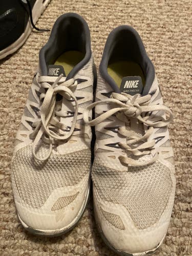White Nike free 5.0 Unisex Size M 9.0 (W 10.0) Adult Nike Shoes (Used)