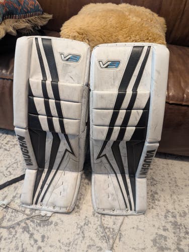 28" Vaughn Velocity V9 Goalie Leg Pads (Used)