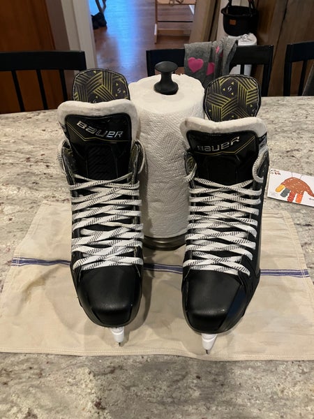 2025 Bauer Supreme M40 Hockey Skates Extra Wide Width 9.5 (Used)