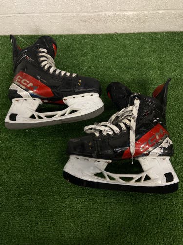 Intermediate CCM JetSpeed FT6 Pro Hockey Skates Regular Width 6 (Used)