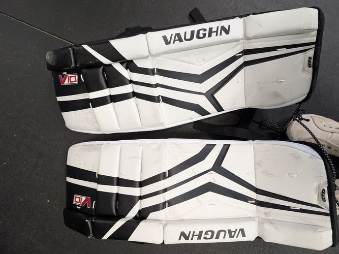 26" Vaughn Goalie Leg Pads (Used)