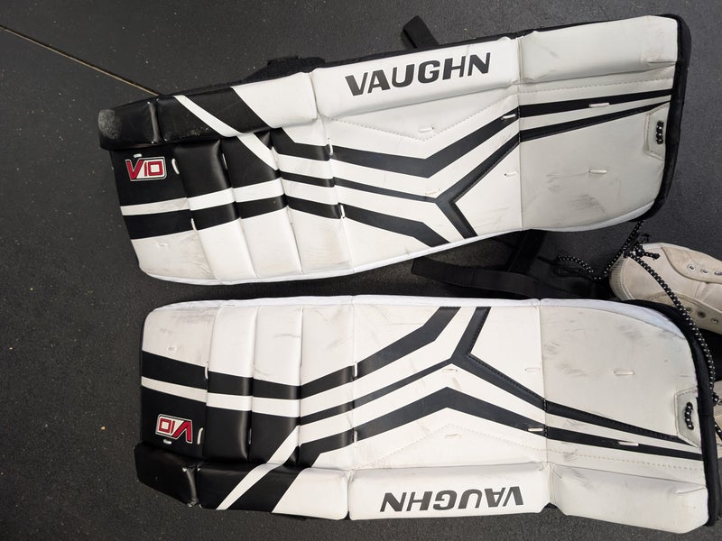 26" Vaughn Goalie Leg Pads (Used)